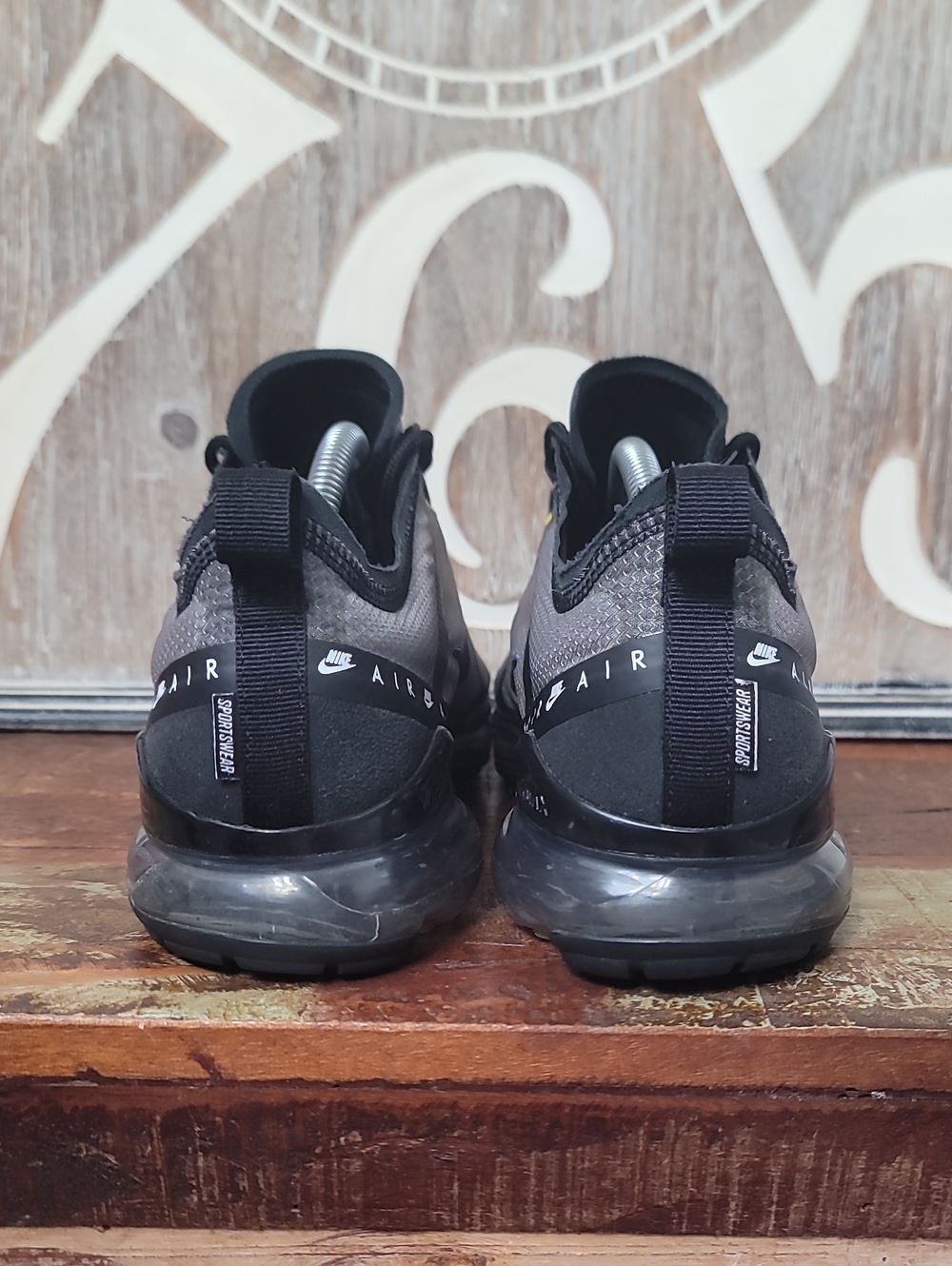Nike Air VaporMax 2019 SE 'Wind Breaker' Mens 10.5 Good Condition Fast Shipping - Picture 9 of 16